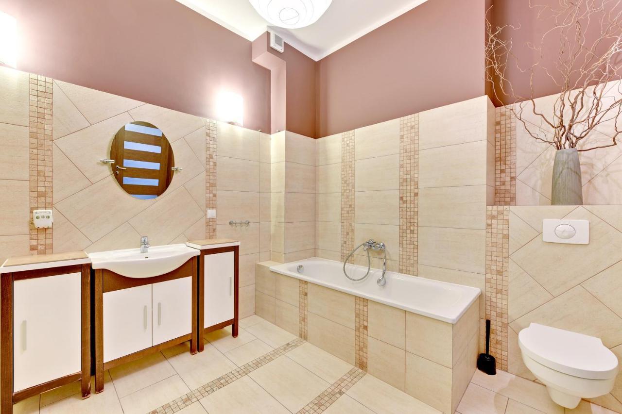 Grand Apartments - Neptun Park Sunny 2 Bedrooms Apartment グダニスク エクステリア 写真